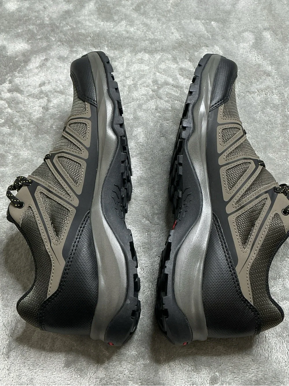 Salomon Barrakee Hiking Shoes Men's 9.5 Beluga Bungee Cord Black outdoor comfort
